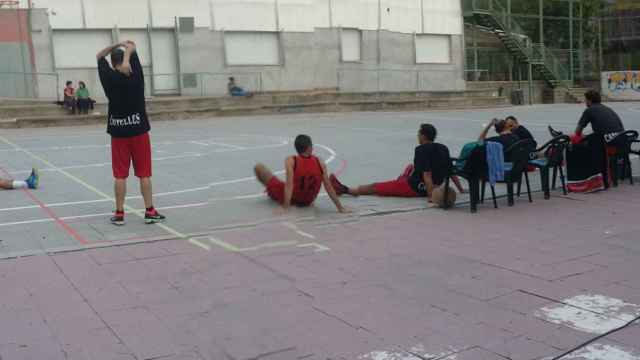 La pista descubierta del club de baloncesto Canyelles / CLUB DE BALONCESTO SOCIAL DE CANYELLES