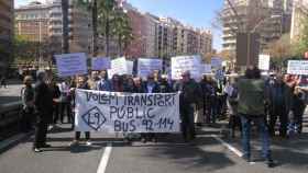 Los vecinos del Baix Guinardó, muchos de ellos personas mayores, se manifiestan para recuperar la línea 92 / E. B.