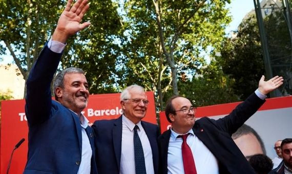 Collboni, Josep Borrell y Miquel Iceta, en el Besòs / EFE ALEJANDRO GARCÍA