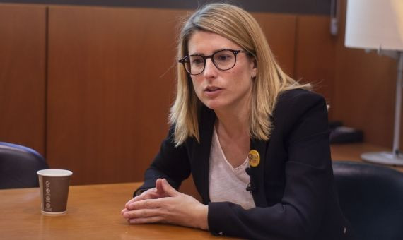 Elsa Artadi durante la entrevista en el Parlament / LENA PRIETO