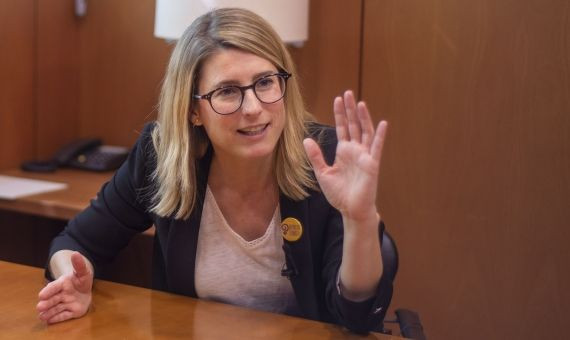 Elsa Artadi durante la entrevista en el Parlament / LENA PRIETO