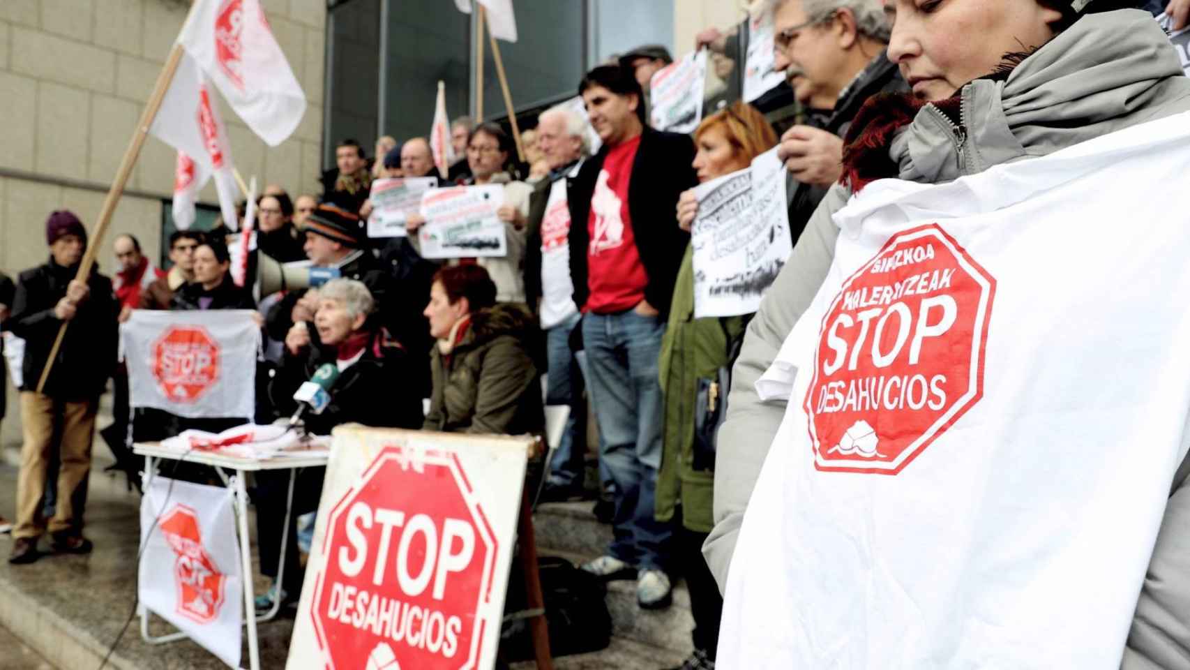 Colectivo protestando en contra de los desahucios en Barcelona / ARCHIVO