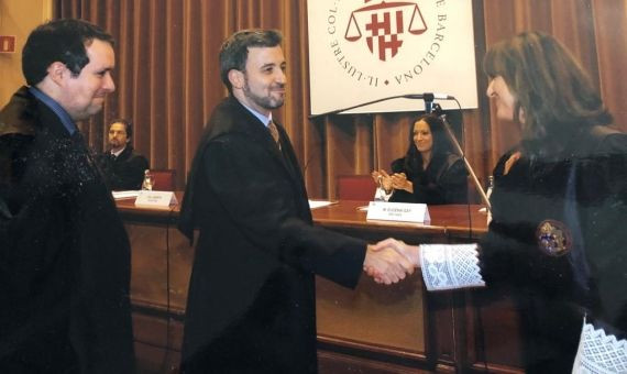 Jaume Collboni, en el Colegio de abogados, tras licenciarse / FAMILIA COLLBONI-CUADRADO