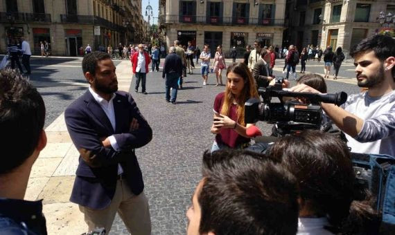 El candidato de Vox, en la plaza de Sant Jaume / @Igarrigavaz