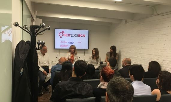 Expertas en sexo y juguetes eróticos en el evento organizado por el Salón Erótico / P. B.