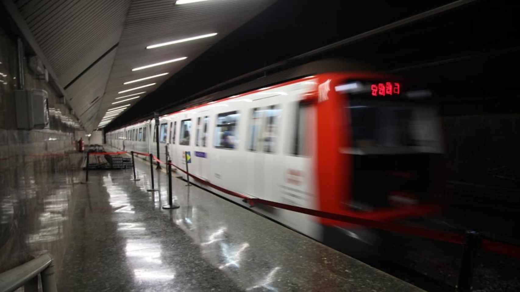 Una imagen de archivo de una estación de metro desalojada