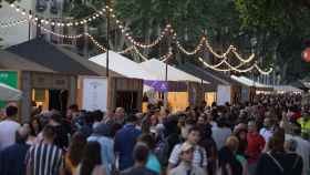 Personas paseando por el evento gastronómico 'Tast a la Rambla' / INTERPROFIT