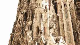 Parte de la fachada frontal del templo de la Sagrada Familia de Barcelona