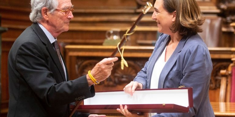 Xavier Trias con Ada Colau, en el pleno municipal / EFE QUIQUE GARCÍA