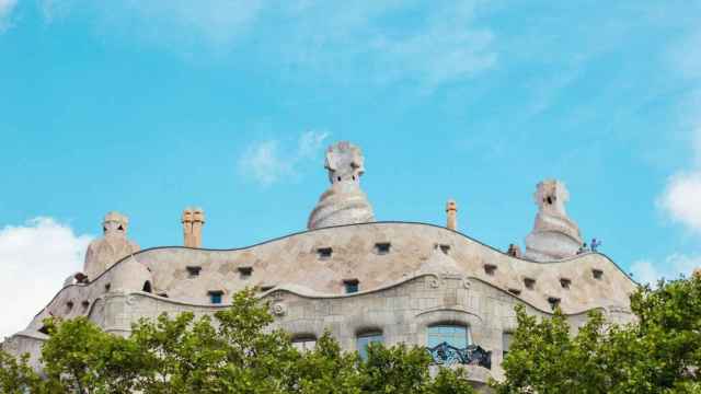 La pedrera es un edificio modernista que se encuentra en el Paseo de Gràcia de Barcelona