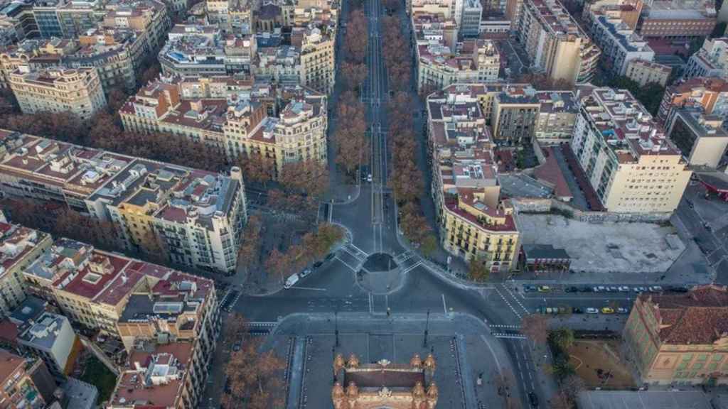 Vista panorámica de Barcelona con l'Arc de Triomf y l'Eixample