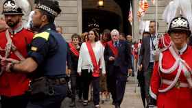 Colau dirigiéndose al Palau de la Generalitat / EFE