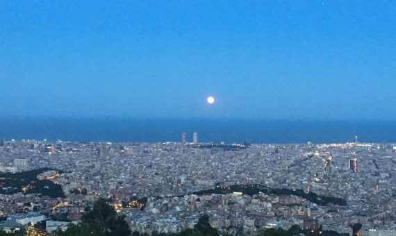 Atardecer en Barcelona desde el Observatorio Fabra / P. B.