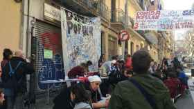 Zohra Chafehi en un acto en defensa de La Cuineta del Poble-sec