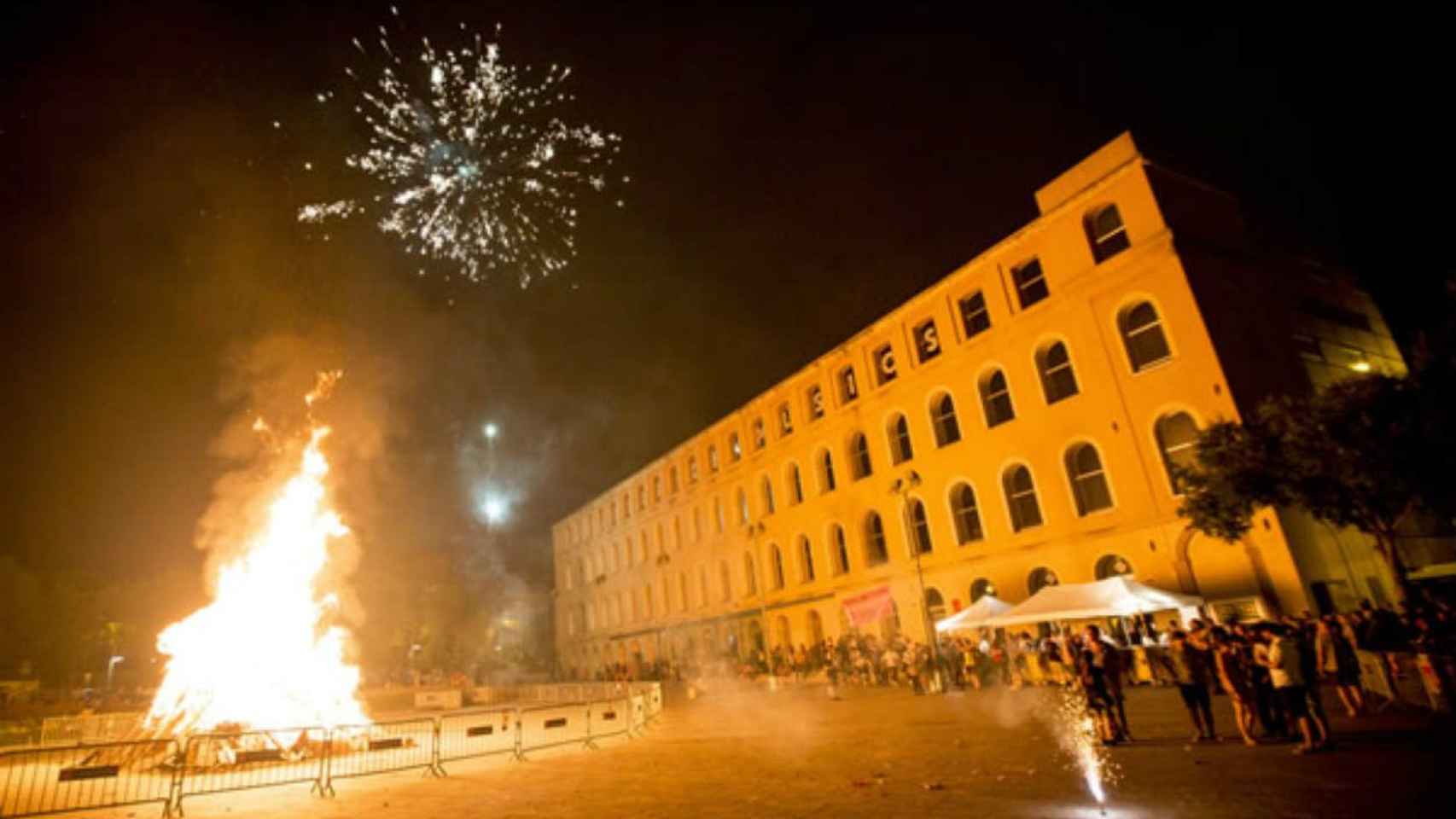 Hoguera de Sant Joan en Barcelona / Ajuntament Barcelona