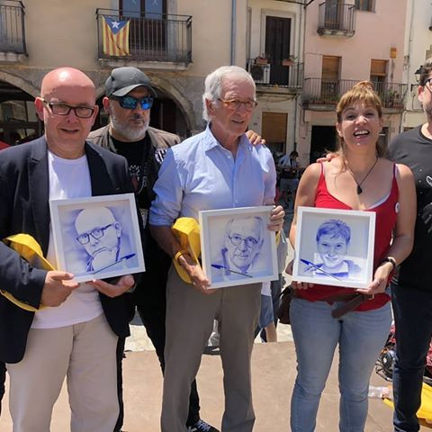 Gonzalo Boye, Xavier Trias y Bea Talegón con un motero independentista.