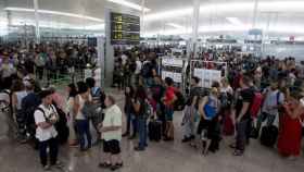 Una imagen de las colas en el Aeropuerto de Barcelona / EFE