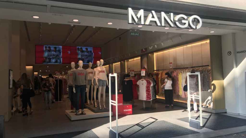 Exterior de la tienda Mango, situada en la Rambla de Catalunya de Barcelona / MA