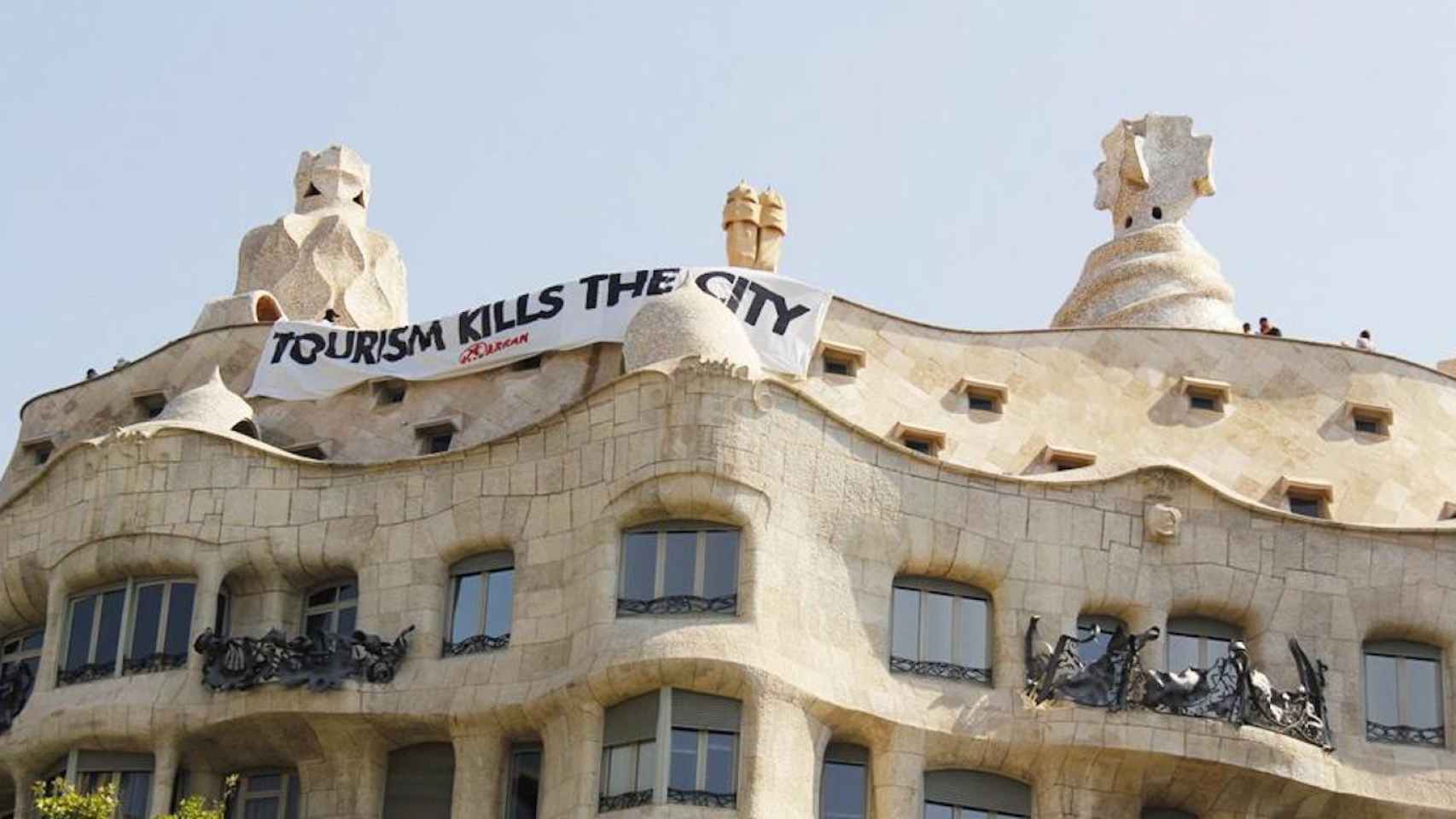 Una imagen de la acción de Arran en la Pedrera de Barcelona / TWITTER