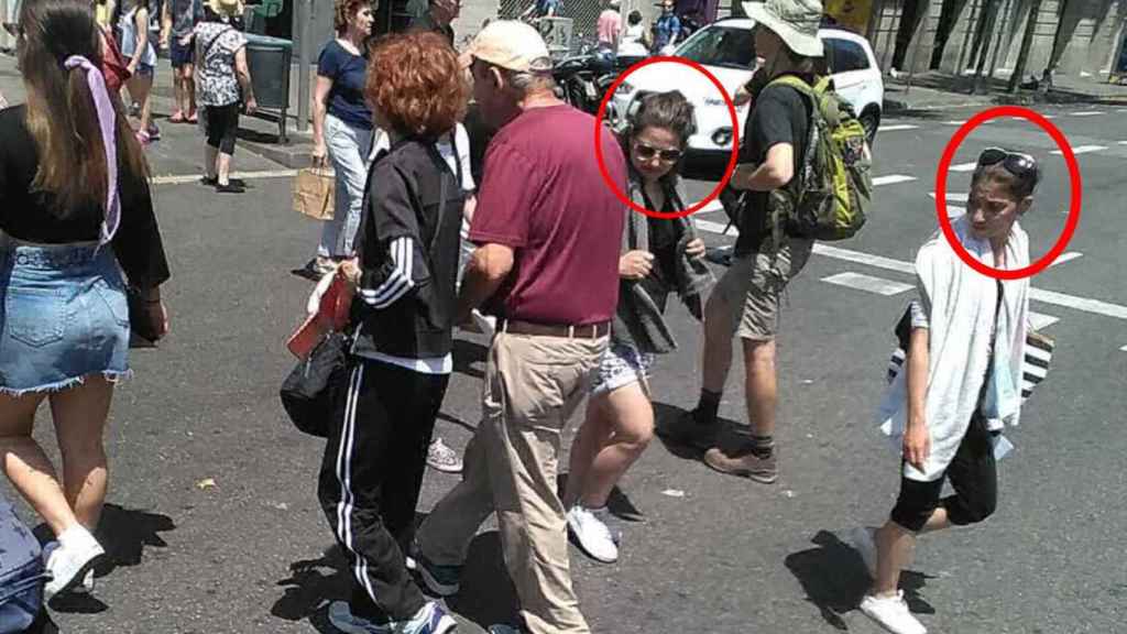 Ladronas en el centro de Barcelona disfrazadas de turistas / MA