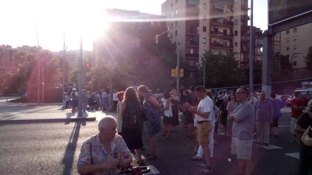 Corte de la Meridiana en protesta por las obras de la L1 / AV SANT ANDREU SUD