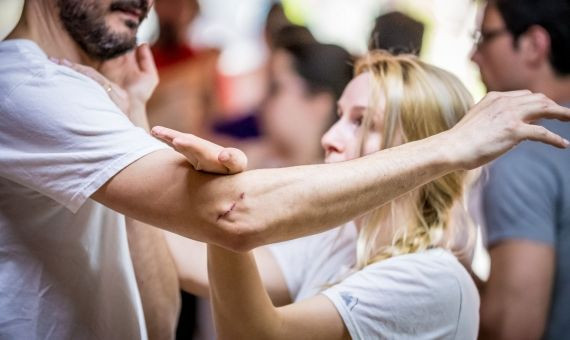 Alumnos en una clase de defensa personal de Wing Tsun / BARCELONA MARTIAL ARTS