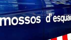 Un vehículo de los Mossos d'Esquadra, el cuerpo que investiga la violación / @MOSSOS