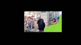 Rebelión de pasajeros contra un grupo de carteristas