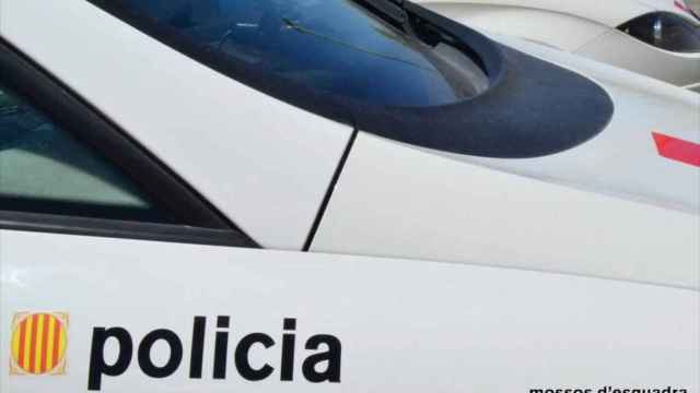 Coche de los Mossos d'Esquadra que han devuelto una cartera valorada en 1.300 euros a una turista / MOSSOS D'ESQUADRA