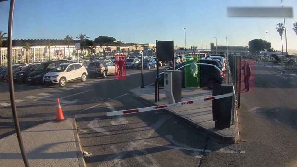 Grupo criminal conformado por individuos serbios y kosovares robando en el Aeropuerto de Barcelona / MOSSOS D'ESQUADRA