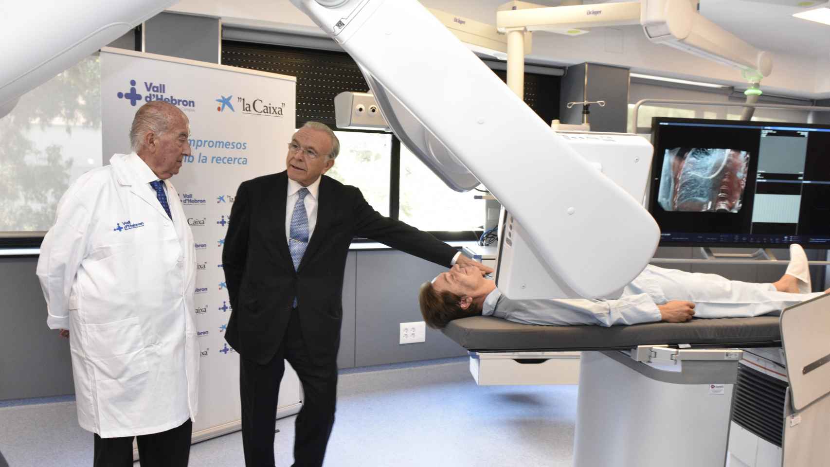 Josep Ramon Armengol e Isidro Fainé en el Hospital Vall d'Hebrón / LA CAIXA