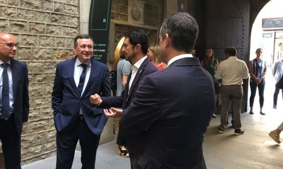 Damià Calvet y Àngel Simon conversan antes de iniciar la visita / RP