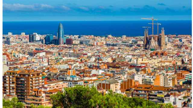 Vista panorámica de Barcelona en un día soleado