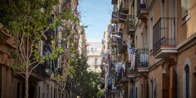 Una de las calles, hoy, del barrio de La Barceloneta / Barcelona Turisme