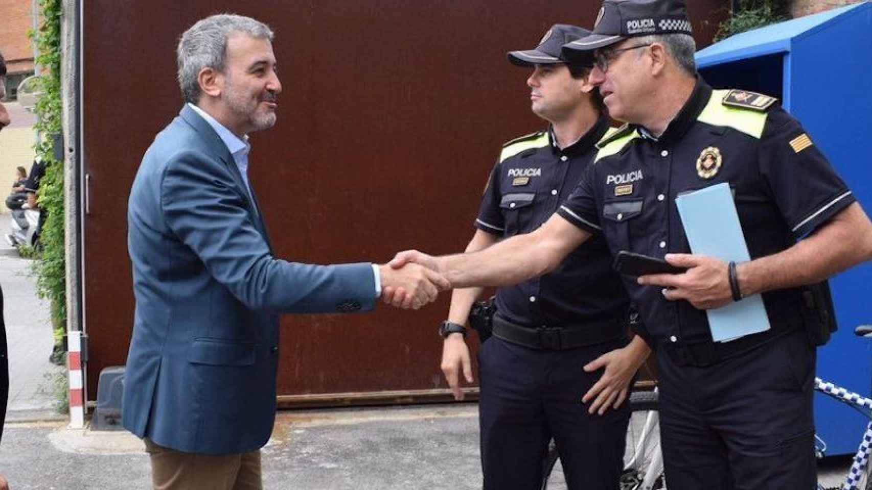 Albert Batlle y Jaume Collboni visitan una comisaría de la Guardia Urbana / TWITTER JAUME COLLBONI