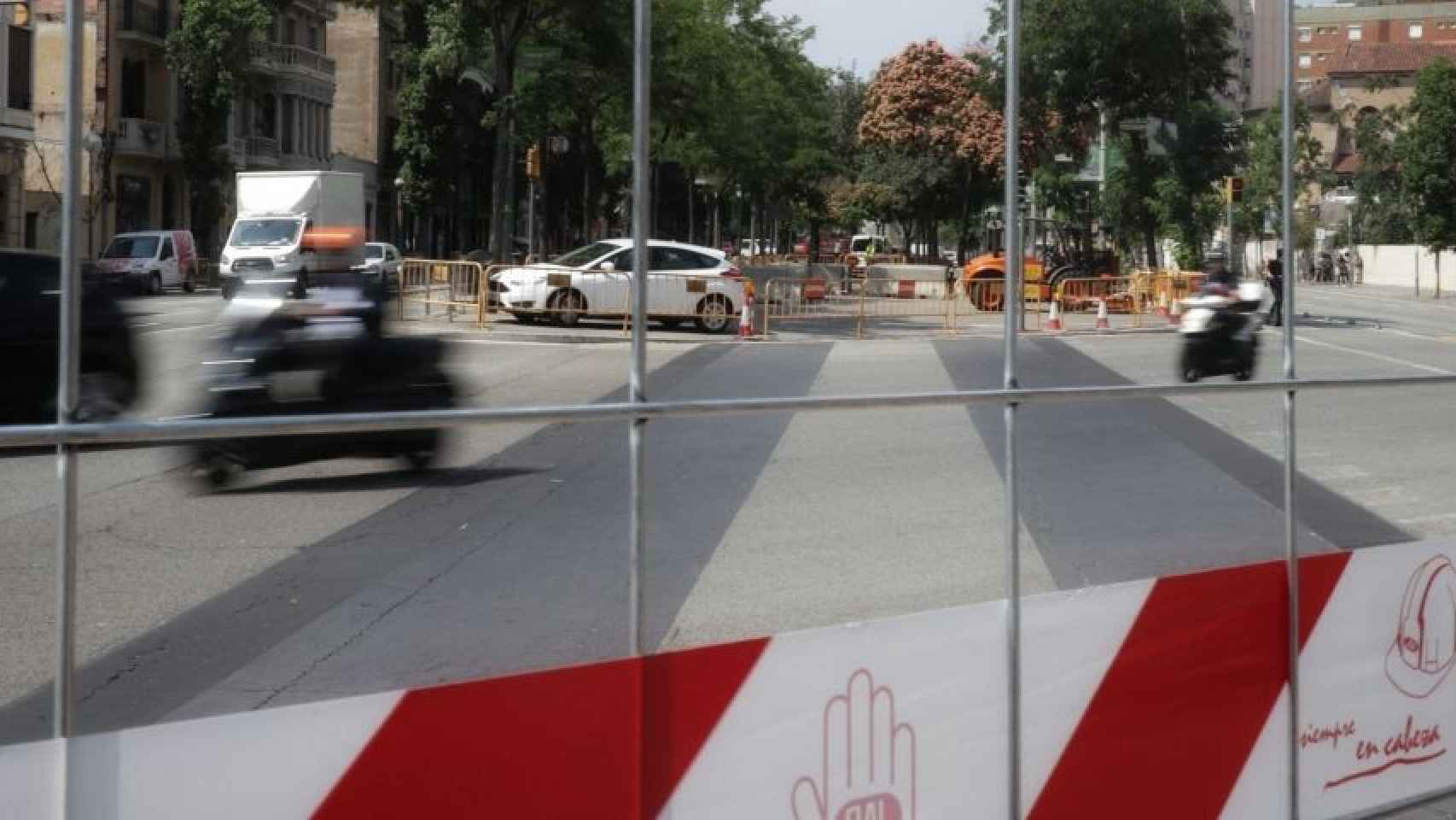 Trabajos de reforma en la avenida Meridiana de Barcelona / HUGO FERNÁNDEZ