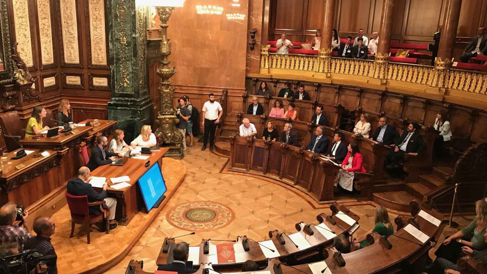 Concejales en el pleno sobre la investigación del 17A / EP