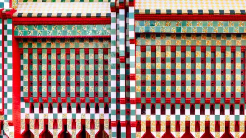 Detalle de la fachada Casa Vicens / CASA VICENS