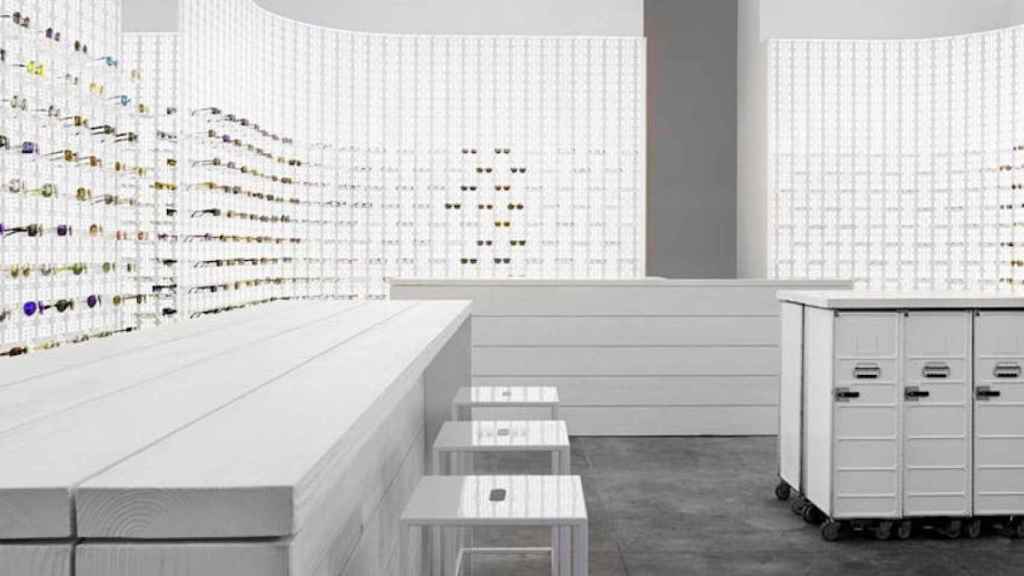 Interior de la tienda de Mykita, una de las últimas aperturas de Barcelona / MYKITA