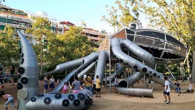 Niños en el parque del 'pulpo' ubicado en la Pegaso / EP