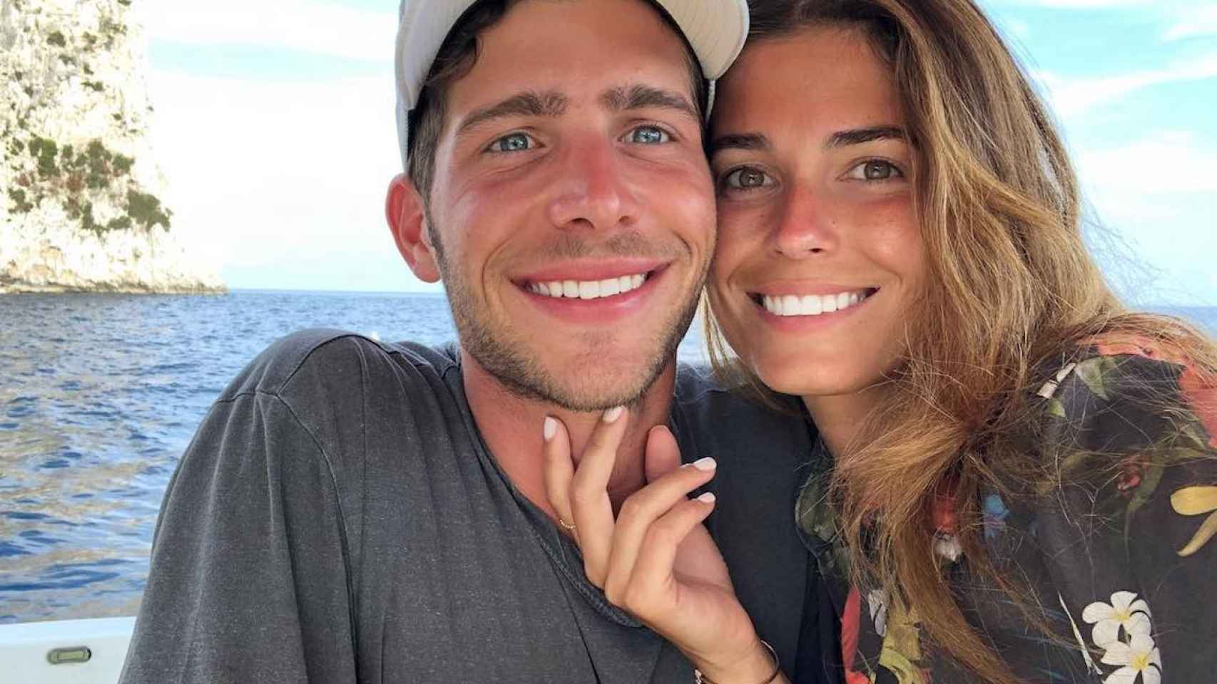 El jugador del Barça Sergi Roberto y la modelo e influencer Coral Simanovich durante sus vacaciones / INSTAGRAM