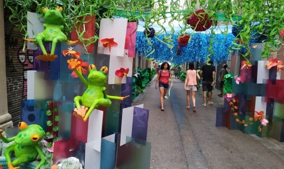 'El jardín' de la calle Berga en las fiestas de Gràcia / P. B. 