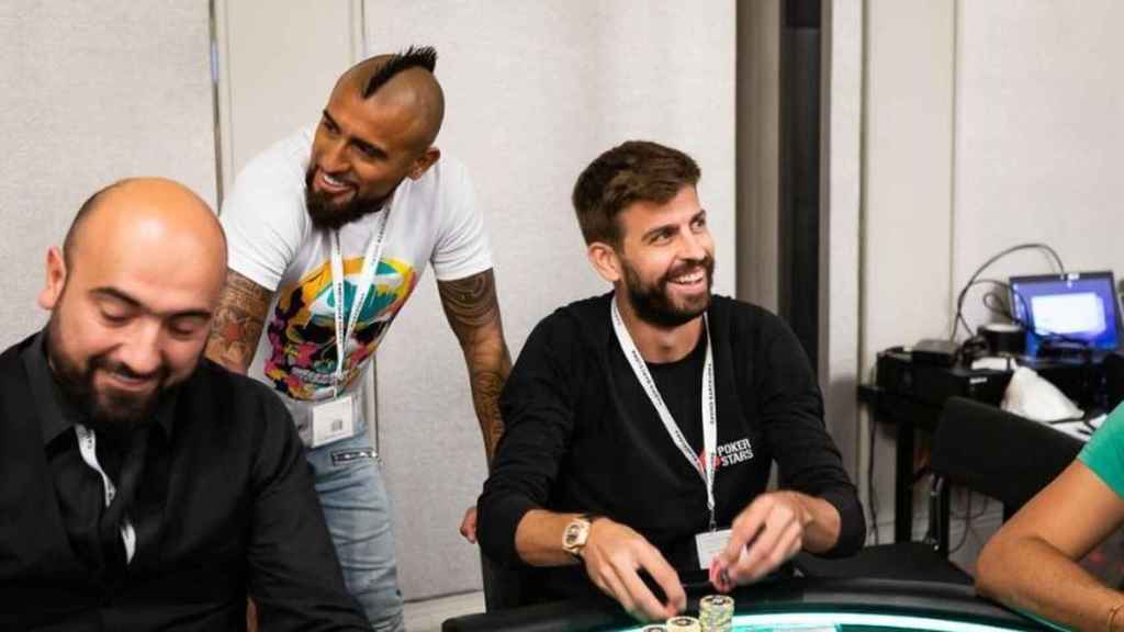 Gerard Piqué y Arturo Vidal en el European Poker Tour de Barcelona / TWITTER @PokerStars