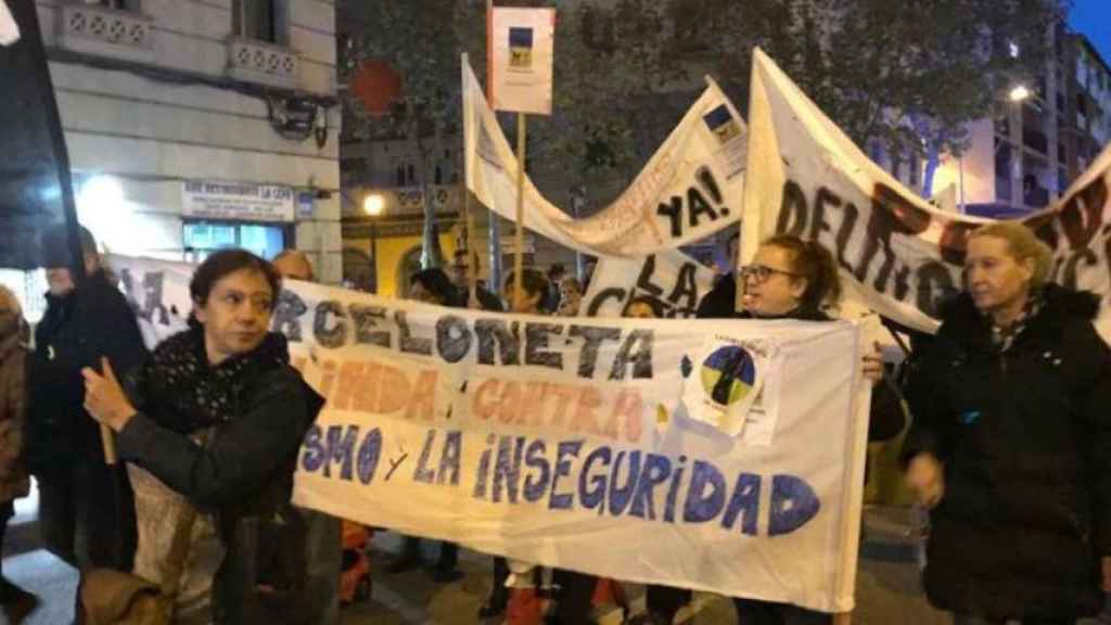 Protesta de vecinos contra la inseguridad y el incivismo / MA