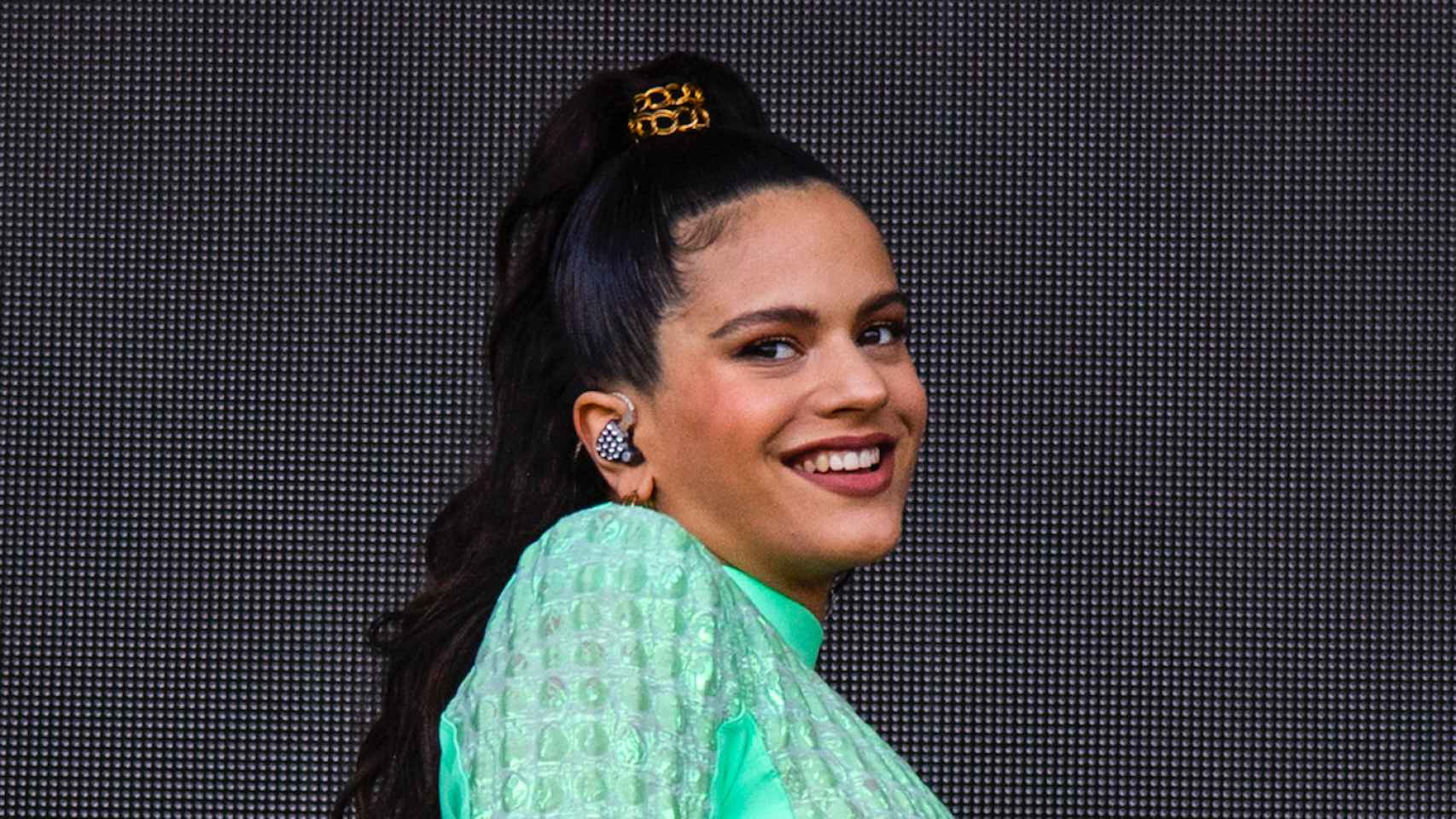 La cantante Rosalía durante uno de sus conciertos en el festival Lollapalooza de Chicago / EP