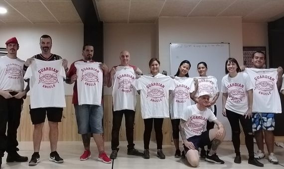 Una imagen de miembros de los Guardian Angels con su camiseta / Cedida