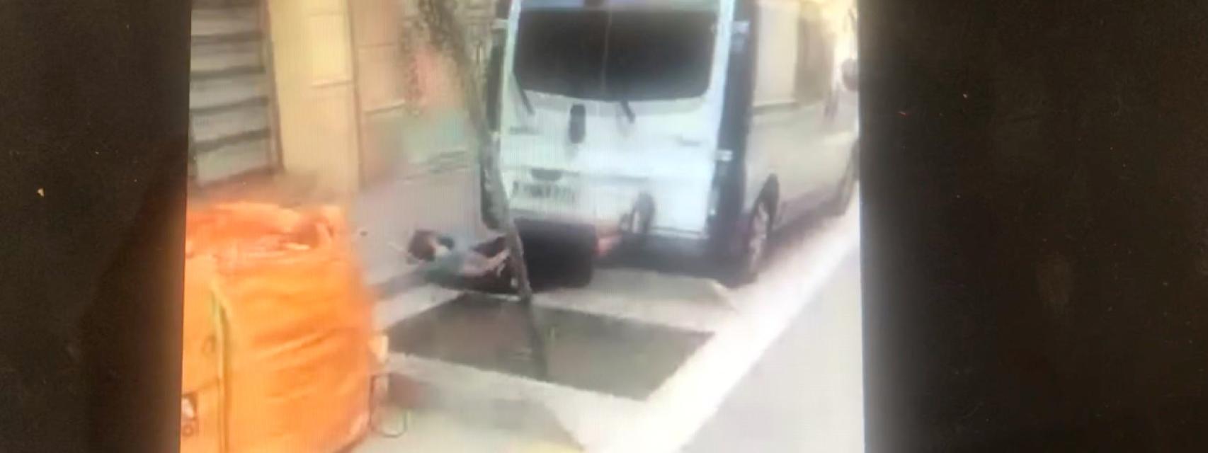 VÍDEO: Un hombre se masturba en la calle a plena luz del día