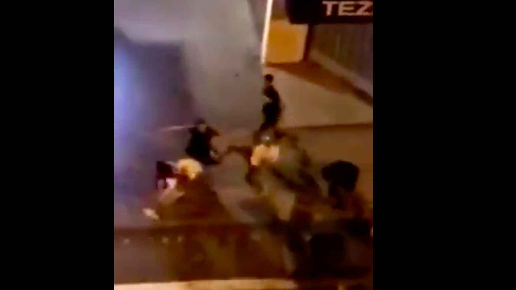 Espeluznante pelea de madrugada en Collblanc