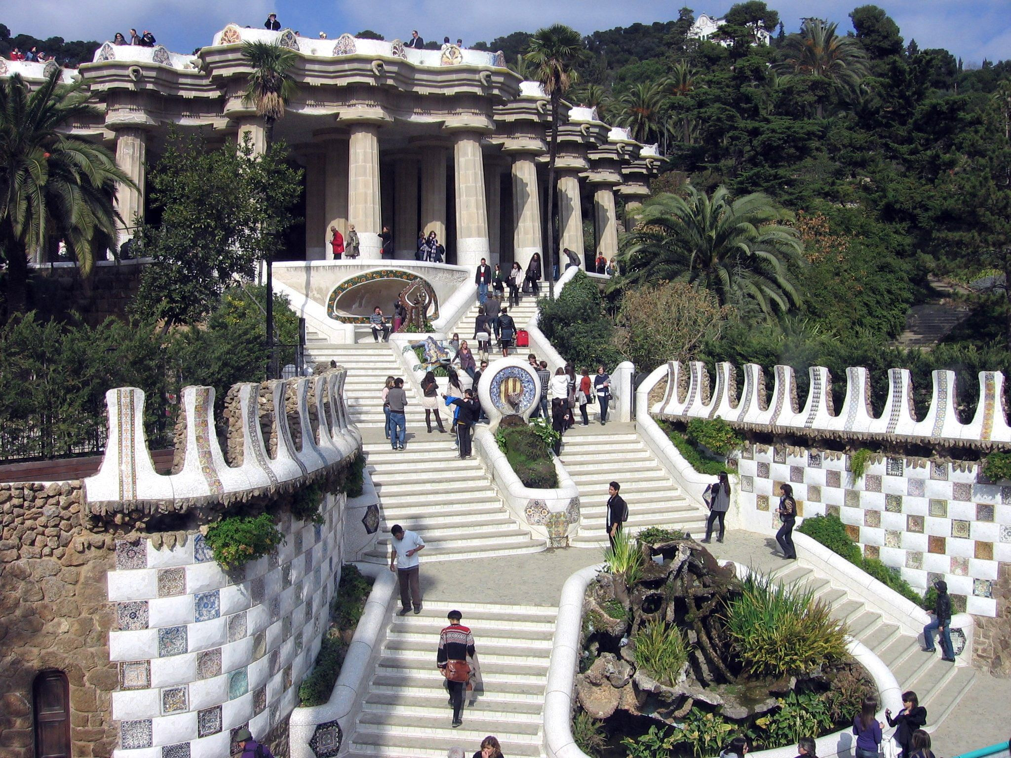 Escaleras principales del Park Güell de Barcelona / ARCHIVO