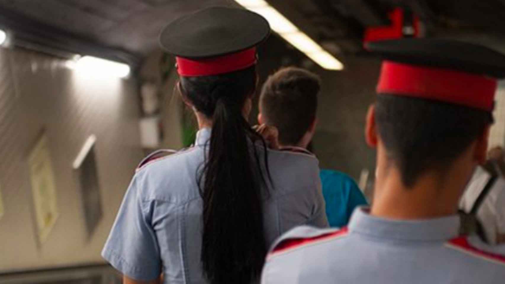 Agentes de los Mossos d'Esquadra en el metro de Barcelona / MOSSOS D'ESQUADRA